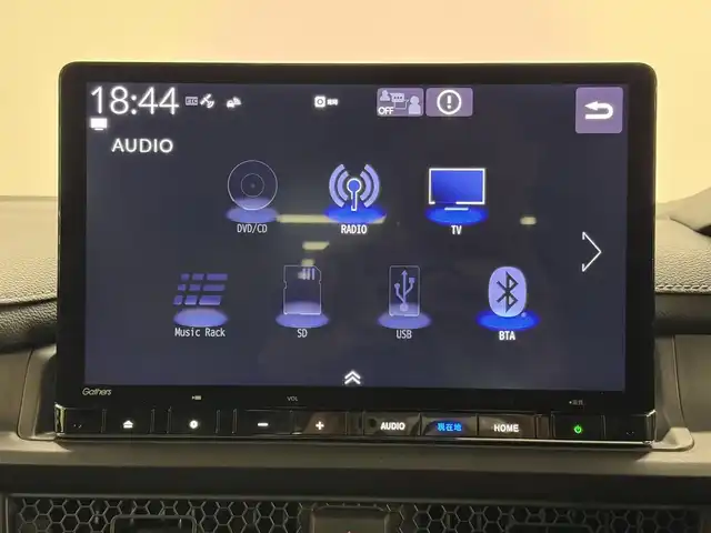ホンダ ステップワゴン スパーダ eHEV 三重県 2022(令4)年 6.1万km プラチナホワイトパール ハイブリッド/FF/MTモード付インパネCVT/純正 11.4インチナビ LXM-237VFLi/（CD/DVD/FM/AM/TV/Music Rack/SD/USB/iPod/Bluetooth/CarPlay/AndroidAuto）/純正 15.6インチ 後席ディスプレイ VM-231FE/【OP】マルチビューカメラシステム/両側パワースライドドア/ドライブレコーダー 前方/ETC/Honda SENSING/・衝突軽減ブレーキ/・車線維持支援システム/・路外逸脱抑制機能/・渋滞追従機能付アダプティブクルーズコントロール＆トラフィックジャムアシスト/・ブラインドスポットインフォメーション/・先行車発進お知らせ機能/・オートハイビーム・アダプティブドライビングビーム/・誤発進抑制機能（前・後）/・パーキングセンサー（前後）/など/装備/・【OP】2列目オットマン/・パワーテールゲート/・ハーフレザー/・シートヒーター（D/N）/・左右、後席独立オートエアコン/・電子パーキングブレーキ＆ブレーキホールド機能/・ステアリングスイッチ/・パドルシフト/・オートライト/・LEDヘッドライト＆フォグライト/・プッシュスタート/・スマートキーx2/・保/取/ナビ取/など