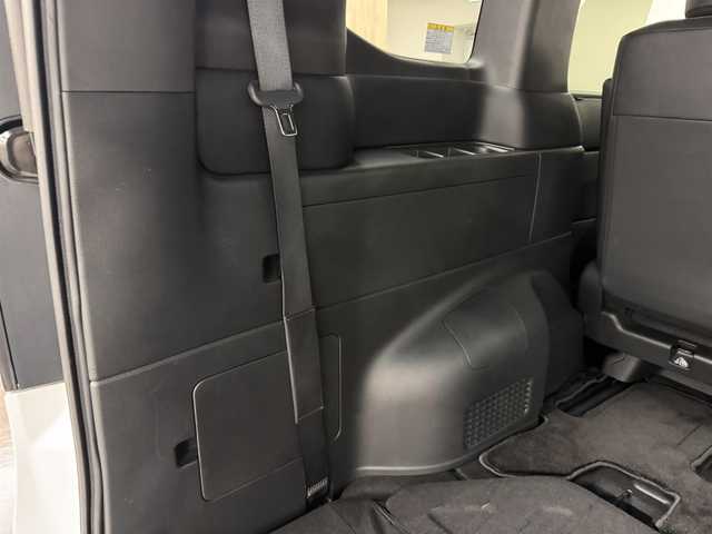 ホンダ ステップワゴン スパーダ eHEV 三重県 2022(令4)年 6.1万km プラチナホワイトパール ハイブリッド/FF/MTモード付インパネCVT/純正 11.4インチナビ LXM-237VFLi/（CD/DVD/FM/AM/TV/Music Rack/SD/USB/iPod/Bluetooth/CarPlay/AndroidAuto）/純正 15.6インチ 後席ディスプレイ VM-231FE/【OP】マルチビューカメラシステム/両側パワースライドドア/ドライブレコーダー 前方/ETC/Honda SENSING/・衝突軽減ブレーキ/・車線維持支援システム/・路外逸脱抑制機能/・渋滞追従機能付アダプティブクルーズコントロール＆トラフィックジャムアシスト/・ブラインドスポットインフォメーション/・先行車発進お知らせ機能/・オートハイビーム・アダプティブドライビングビーム/・誤発進抑制機能（前・後）/・パーキングセンサー（前後）/など/装備/・【OP】2列目オットマン/・パワーテールゲート/・ハーフレザー/・シートヒーター（D/N）/・左右、後席独立オートエアコン/・電子パーキングブレーキ＆ブレーキホールド機能/・ステアリングスイッチ/・パドルシフト/・オートライト/・LEDヘッドライト＆フォグライト/・プッシュスタート/・スマートキーx2/・保/取/ナビ取/など