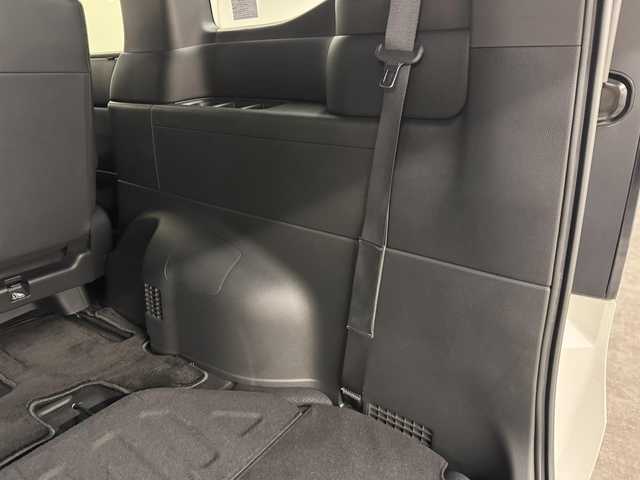 ホンダ ステップワゴン スパーダ eHEV 三重県 2022(令4)年 6.1万km プラチナホワイトパール ハイブリッド/FF/MTモード付インパネCVT/純正 11.4インチナビ LXM-237VFLi/（CD/DVD/FM/AM/TV/Music Rack/SD/USB/iPod/Bluetooth/CarPlay/AndroidAuto）/純正 15.6インチ 後席ディスプレイ VM-231FE/【OP】マルチビューカメラシステム/両側パワースライドドア/ドライブレコーダー 前方/ETC/Honda SENSING/・衝突軽減ブレーキ/・車線維持支援システム/・路外逸脱抑制機能/・渋滞追従機能付アダプティブクルーズコントロール＆トラフィックジャムアシスト/・ブラインドスポットインフォメーション/・先行車発進お知らせ機能/・オートハイビーム・アダプティブドライビングビーム/・誤発進抑制機能（前・後）/・パーキングセンサー（前後）/など/装備/・【OP】2列目オットマン/・パワーテールゲート/・ハーフレザー/・シートヒーター（D/N）/・左右、後席独立オートエアコン/・電子パーキングブレーキ＆ブレーキホールド機能/・ステアリングスイッチ/・パドルシフト/・オートライト/・LEDヘッドライト＆フォグライト/・プッシュスタート/・スマートキーx2/・保/取/ナビ取/など