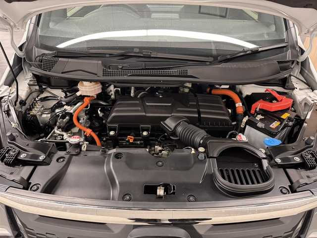 ホンダ ステップワゴン スパーダ eHEV 三重県 2022(令4)年 6.1万km プラチナホワイトパール ハイブリッド/FF/MTモード付インパネCVT/純正 11.4インチナビ LXM-237VFLi/（CD/DVD/FM/AM/TV/Music Rack/SD/USB/iPod/Bluetooth/CarPlay/AndroidAuto）/純正 15.6インチ 後席ディスプレイ VM-231FE/【OP】マルチビューカメラシステム/両側パワースライドドア/ドライブレコーダー 前方/ETC/Honda SENSING/・衝突軽減ブレーキ/・車線維持支援システム/・路外逸脱抑制機能/・渋滞追従機能付アダプティブクルーズコントロール＆トラフィックジャムアシスト/・ブラインドスポットインフォメーション/・先行車発進お知らせ機能/・オートハイビーム・アダプティブドライビングビーム/・誤発進抑制機能（前・後）/・パーキングセンサー（前後）/など/装備/・【OP】2列目オットマン/・パワーテールゲート/・ハーフレザー/・シートヒーター（D/N）/・左右、後席独立オートエアコン/・電子パーキングブレーキ＆ブレーキホールド機能/・ステアリングスイッチ/・パドルシフト/・オートライト/・LEDヘッドライト＆フォグライト/・プッシュスタート/・スマートキーx2/・保/取/ナビ取/など