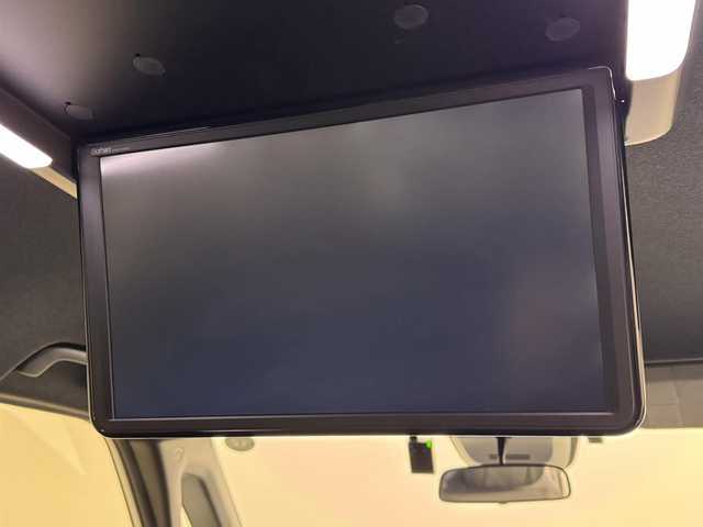 ホンダ ステップワゴン スパーダ eHEV 三重県 2022(令4)年 6.1万km プラチナホワイトパール ハイブリッド/FF/MTモード付インパネCVT/純正 11.4インチナビ LXM-237VFLi/（CD/DVD/FM/AM/TV/Music Rack/SD/USB/iPod/Bluetooth/CarPlay/AndroidAuto）/純正 15.6インチ 後席ディスプレイ VM-231FE/【OP】マルチビューカメラシステム/両側パワースライドドア/ドライブレコーダー 前方/ETC/Honda SENSING/・衝突軽減ブレーキ/・車線維持支援システム/・路外逸脱抑制機能/・渋滞追従機能付アダプティブクルーズコントロール＆トラフィックジャムアシスト/・ブラインドスポットインフォメーション/・先行車発進お知らせ機能/・オートハイビーム・アダプティブドライビングビーム/・誤発進抑制機能（前・後）/・パーキングセンサー（前後）/など/装備/・【OP】2列目オットマン/・パワーテールゲート/・ハーフレザー/・シートヒーター（D/N）/・左右、後席独立オートエアコン/・電子パーキングブレーキ＆ブレーキホールド機能/・ステアリングスイッチ/・パドルシフト/・オートライト/・LEDヘッドライト＆フォグライト/・プッシュスタート/・スマートキーx2/・保/取/ナビ取/など