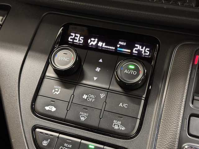 ホンダ ステップワゴン スパーダ eHEV 三重県 2022(令4)年 6.1万km プラチナホワイトパール ハイブリッド/FF/MTモード付インパネCVT/純正 11.4インチナビ LXM-237VFLi/（CD/DVD/FM/AM/TV/Music Rack/SD/USB/iPod/Bluetooth/CarPlay/AndroidAuto）/純正 15.6インチ 後席ディスプレイ VM-231FE/【OP】マルチビューカメラシステム/両側パワースライドドア/ドライブレコーダー 前方/ETC/Honda SENSING/・衝突軽減ブレーキ/・車線維持支援システム/・路外逸脱抑制機能/・渋滞追従機能付アダプティブクルーズコントロール＆トラフィックジャムアシスト/・ブラインドスポットインフォメーション/・先行車発進お知らせ機能/・オートハイビーム・アダプティブドライビングビーム/・誤発進抑制機能（前・後）/・パーキングセンサー（前後）/など/装備/・【OP】2列目オットマン/・パワーテールゲート/・ハーフレザー/・シートヒーター（D/N）/・左右、後席独立オートエアコン/・電子パーキングブレーキ＆ブレーキホールド機能/・ステアリングスイッチ/・パドルシフト/・オートライト/・LEDヘッドライト＆フォグライト/・プッシュスタート/・スマートキーx2/・保/取/ナビ取/など