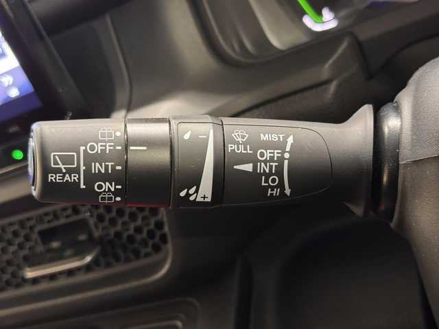 ホンダ ステップワゴン スパーダ eHEV 三重県 2022(令4)年 6.1万km プラチナホワイトパール ハイブリッド/FF/MTモード付インパネCVT/純正 11.4インチナビ LXM-237VFLi/（CD/DVD/FM/AM/TV/Music Rack/SD/USB/iPod/Bluetooth/CarPlay/AndroidAuto）/純正 15.6インチ 後席ディスプレイ VM-231FE/【OP】マルチビューカメラシステム/両側パワースライドドア/ドライブレコーダー 前方/ETC/Honda SENSING/・衝突軽減ブレーキ/・車線維持支援システム/・路外逸脱抑制機能/・渋滞追従機能付アダプティブクルーズコントロール＆トラフィックジャムアシスト/・ブラインドスポットインフォメーション/・先行車発進お知らせ機能/・オートハイビーム・アダプティブドライビングビーム/・誤発進抑制機能（前・後）/・パーキングセンサー（前後）/など/装備/・【OP】2列目オットマン/・パワーテールゲート/・ハーフレザー/・シートヒーター（D/N）/・左右、後席独立オートエアコン/・電子パーキングブレーキ＆ブレーキホールド機能/・ステアリングスイッチ/・パドルシフト/・オートライト/・LEDヘッドライト＆フォグライト/・プッシュスタート/・スマートキーx2/・保/取/ナビ取/など