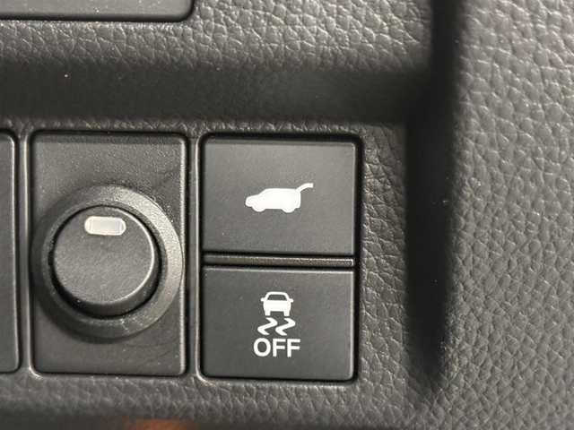 ホンダ ステップワゴン スパーダ eHEV 三重県 2022(令4)年 6.1万km プラチナホワイトパール ハイブリッド/FF/MTモード付インパネCVT/純正 11.4インチナビ LXM-237VFLi/（CD/DVD/FM/AM/TV/Music Rack/SD/USB/iPod/Bluetooth/CarPlay/AndroidAuto）/純正 15.6インチ 後席ディスプレイ VM-231FE/【OP】マルチビューカメラシステム/両側パワースライドドア/ドライブレコーダー 前方/ETC/Honda SENSING/・衝突軽減ブレーキ/・車線維持支援システム/・路外逸脱抑制機能/・渋滞追従機能付アダプティブクルーズコントロール＆トラフィックジャムアシスト/・ブラインドスポットインフォメーション/・先行車発進お知らせ機能/・オートハイビーム・アダプティブドライビングビーム/・誤発進抑制機能（前・後）/・パーキングセンサー（前後）/など/装備/・【OP】2列目オットマン/・パワーテールゲート/・ハーフレザー/・シートヒーター（D/N）/・左右、後席独立オートエアコン/・電子パーキングブレーキ＆ブレーキホールド機能/・ステアリングスイッチ/・パドルシフト/・オートライト/・LEDヘッドライト＆フォグライト/・プッシュスタート/・スマートキーx2/・保/取/ナビ取/など