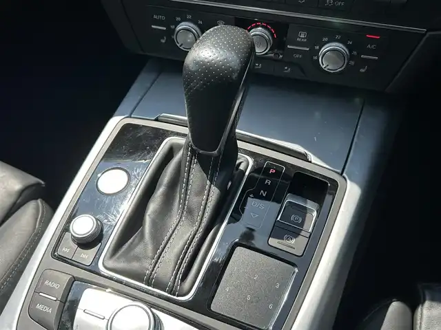 アウディ Ａ７ SB 2.0 TFSI クワトロ S LINE P 茨城県 2017(平29)年 2.4万km グレイシアホワイトメタリック アシスタンスパッケージ /ACC /レーンアシスト/サイドアシスト/マトリクスLED /黒革 /シートヒーター /M付パワーシート /BOSEサウンド /アクティブリアスポイラー /Bカメラ/パーキングエイド /ナビ /TV /BT/USB/DVD/CD/ETC2.0 /禁煙車