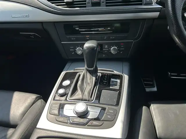アウディ Ａ７ SB 2.0 TFSI クワトロ S LINE P 茨城県 2017(平29)年 2.4万km グレイシアホワイトメタリック アシスタンスパッケージ /ACC /レーンアシスト/サイドアシスト/マトリクスLED /黒革 /シートヒーター /M付パワーシート /BOSEサウンド /アクティブリアスポイラー /Bカメラ/パーキングエイド /ナビ /TV /BT/USB/DVD/CD/ETC2.0 /禁煙車