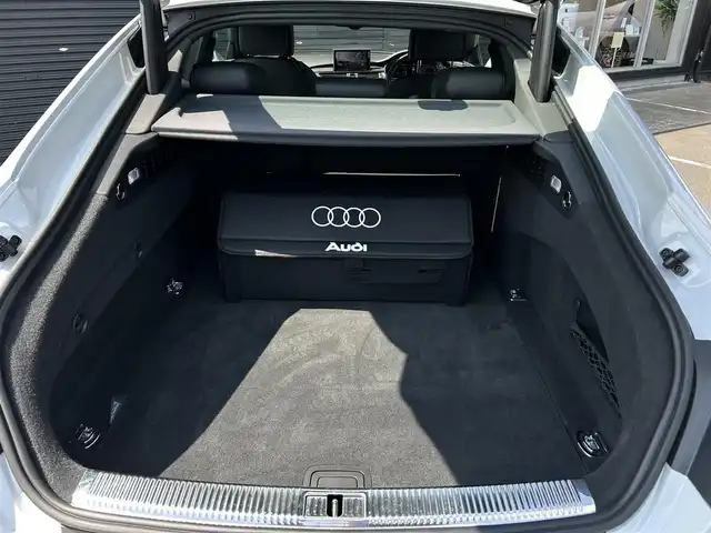 アウディ Ａ７ SB 2.0 TFSI クワトロ S LINE P 茨城県 2017(平29)年 2.4万km グレイシアホワイトメタリック アシスタンスパッケージ /ACC /レーンアシスト/サイドアシスト/マトリクスLED /黒革 /シートヒーター /M付パワーシート /BOSEサウンド /アクティブリアスポイラー /Bカメラ/パーキングエイド /ナビ /TV /BT/USB/DVD/CD/ETC2.0 /禁煙車