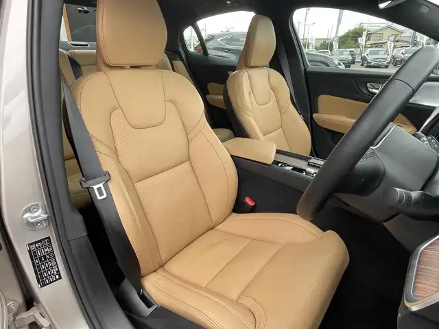 ボルボ ボルボ Ｓ６０ アルティメット B4 栃木県 2023(令5)年 1.2万km ゴールド サンルーフ/茶レザーシート /Bowers&Wilkins/ナビ/全方位カメラ/ETC/ACC/レーンキープアシスト/ブラインドスポット /ワイヤレスチャージ /ヘッドアップディスプレイ/パークセンサー/パワーシート /シートヒーター /ベンチレーター/シートマッサージ/ステアリングヒーター