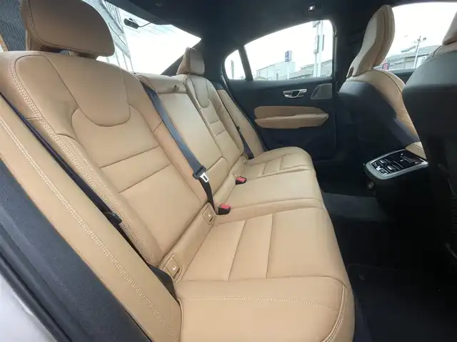 ボルボ ボルボ Ｓ６０ アルティメット B4 栃木県 2023(令5)年 1.2万km ゴールド サンルーフ/茶レザーシート /Bowers&Wilkins/ナビ/全方位カメラ/ETC/ACC/レーンキープアシスト/ブラインドスポット /ワイヤレスチャージ /ヘッドアップディスプレイ/パークセンサー/パワーシート /シートヒーター /ベンチレーター/シートマッサージ/ステアリングヒーター