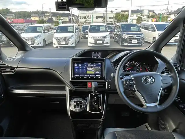 トヨタ ヴォクシー ZS 煌Ⅲ 岡山県 2020(令2)年 2.2万km ブラッキッシュアゲハガラスフレーク 純正9インチナビ/フルセグTV、CD、DVD、AM、FM/Bluetooth/純正12インチフリップダウンモニター/バックカメラ/ETC/前後ドライブレコーダー/クルーズコントロール/TVキャンセラー/両側パワースライドドア/トヨタセーフティセンス