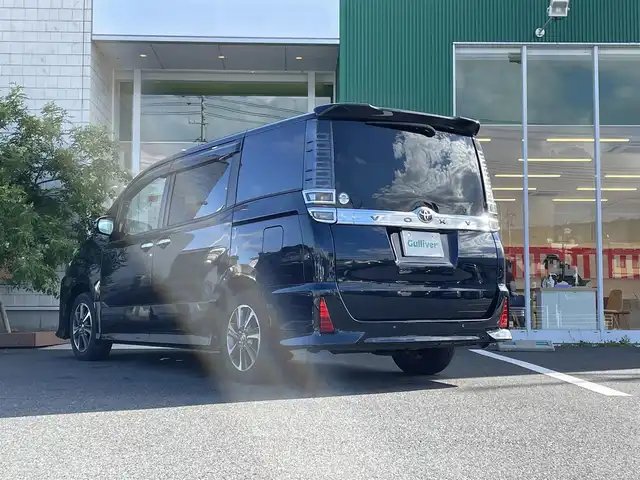 トヨタ ヴォクシー ZS 煌Ⅲ 岡山県 2020(令2)年 2.2万km ブラッキッシュアゲハガラスフレーク 純正9インチナビ/フルセグTV、CD、DVD、AM、FM/Bluetooth/純正12インチフリップダウンモニター/バックカメラ/ETC/前後ドライブレコーダー/クルーズコントロール/TVキャンセラー/両側パワースライドドア/トヨタセーフティセンス