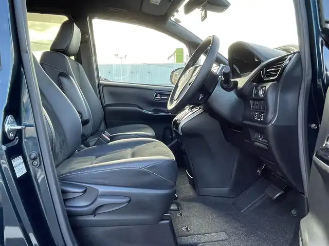 トヨタ ヴォクシー ZS 煌Ⅲ 岡山県 2020(令2)年 2.2万km ブラッキッシュアゲハガラスフレーク 純正9インチナビ/フルセグTV、CD、DVD、AM、FM/Bluetooth/純正12インチフリップダウンモニター/バックカメラ/ETC/前後ドライブレコーダー/クルーズコントロール/TVキャンセラー/両側パワースライドドア/トヨタセーフティセンス