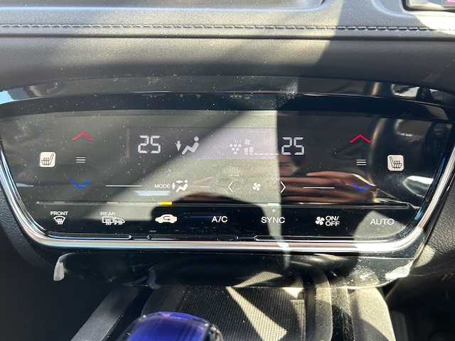 ホンダ ヴェゼル ハイブリッド Z ホンダセンシング 宮城県 2017(平29)年 12.1万km ホワイトオーキッドパール 登録時走行距離120605km/ワンオーナー/CD・DVD・TV・BT・AM/FM/バックカメラ/ETC/追従式クルーズコントロール/デュアルエアコン/ブレーキホールド/レーンキープ/プッシュスタート/衝突軽減機能/純正フロアマット/電動格納ミラー/ドアバイザー/フォグランプ/ナンバーフレーム