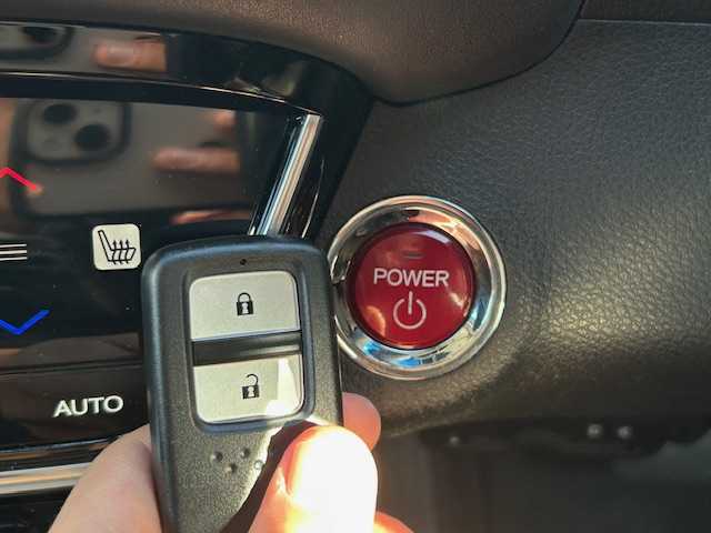 ホンダ ヴェゼル ハイブリッド Z ホンダセンシング 宮城県 2017(平29)年 12.1万km ホワイトオーキッドパール 登録時走行距離120605km/ワンオーナー/CD・DVD・TV・BT・AM/FM/バックカメラ/ETC/追従式クルーズコントロール/デュアルエアコン/ブレーキホールド/レーンキープ/プッシュスタート/衝突軽減機能/純正フロアマット/電動格納ミラー/ドアバイザー/フォグランプ/ナンバーフレーム