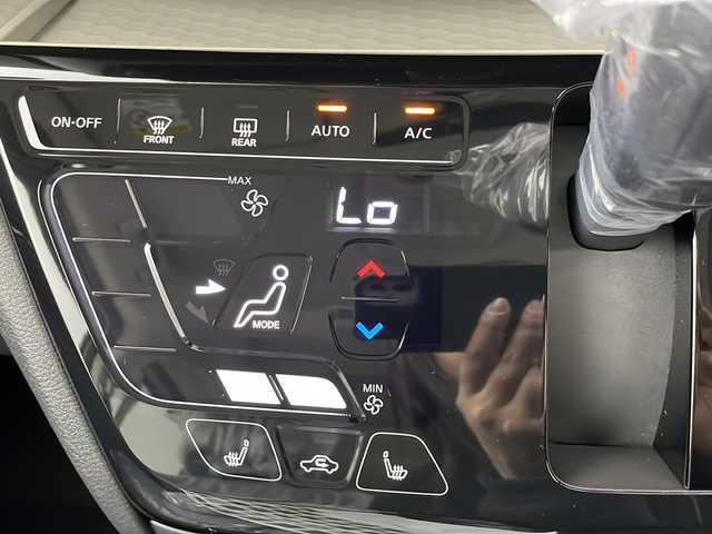 三菱 デリカミニ T プレミアム 福島県 2025(令7)年 0.1千km アメジストブラック/シルキーホワイト /届出済未使用車//4WD/e-Assist/・衝突被害軽減ブレーキシステム/・車線逸脱警報システム/・マイパイロット//全周囲カメラ//純正9型DAナビ/・BT.USB.スマホ連携//両側パワースライドドア/・ハンズフリーオートスライド//ハーフレザーシート/・前席シートヒーター//ステアリングスイッチ/・パドルシフト/・ステアリングヒーター//LEDヘッドライト/・LEDフォグライト//プッシュスタート//スマートキー×2//電動パーキングブレーキ//純正15インチAW//シートバックテーブル//ロールサンシェード//後席サーキュレーター