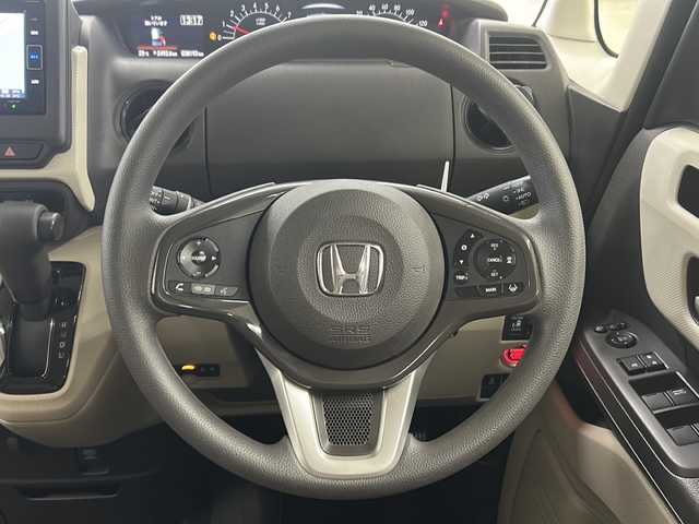 ホンダ Ｎ ＢＯＸ G L ホンダセンシング 長崎県 2020(令2)年 3.9万km プレミアムアイボリーパールⅡ Honda SENSING/・誤発進抑制機能/・歩行者事故低減ステアリング/・先行車発進お知らせ機能/・標識認識機能/・路外逸脱抑制機能/・ACC〈アダプティブ・クルーズ・コントロール〉/・LKAS〈車線維持支援システム〉/・後方誤発進抑制機能/・オートハイビーム/ナビ装着用スペシャルパッケージ（VXM-214VFi）/・BTオーディオCD/DVD/FM/AM/フルセグTV/前席シートヒーター/ETC/左側パワースライドドア/コムテック前後ドライブレコーダー（ZDR-025）/スマートキー/プッシュスタート/イージークロージャー/オートリトラミラー/LEDヘッドライト/電格ウィンカーミラー/リアサンシェード/保証書/取扱説明書