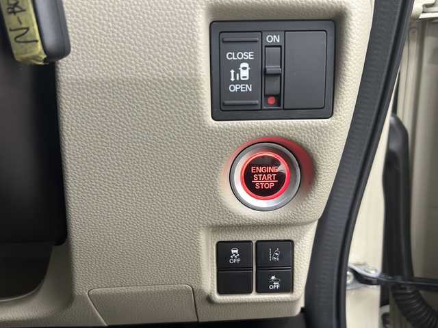 ホンダ Ｎ ＢＯＸ G L ホンダセンシング 長崎県 2020(令2)年 3.9万km プレミアムアイボリーパールⅡ Honda SENSING/・誤発進抑制機能/・歩行者事故低減ステアリング/・先行車発進お知らせ機能/・標識認識機能/・路外逸脱抑制機能/・ACC〈アダプティブ・クルーズ・コントロール〉/・LKAS〈車線維持支援システム〉/・後方誤発進抑制機能/・オートハイビーム/ナビ装着用スペシャルパッケージ（VXM-214VFi）/・BTオーディオCD/DVD/FM/AM/フルセグTV/前席シートヒーター/ETC/左側パワースライドドア/コムテック前後ドライブレコーダー（ZDR-025）/スマートキー/プッシュスタート/イージークロージャー/オートリトラミラー/LEDヘッドライト/電格ウィンカーミラー/リアサンシェード/保証書/取扱説明書