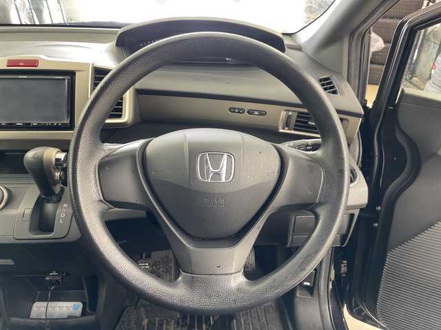 ホンダ フリード スパイク G ジャストセレクション 道央・札幌 2010(平22)年 13.3万km プレミアムブラキッシュパール ・社外ナビ　フルセグ/BT/CD/DVD/AUX/・バックカメラ/・両側パワースライドドア/・社外ドライブレコーダー/・オートライト/・ウォークスルー/・ETC/・ABS