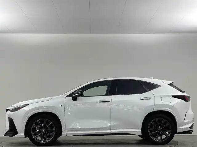 レクサス ＮＸ 350h Fスポーツ 埼玉県 2022(令4)年 2.8万km ホワイトノーヴァガラスフレーク サンルーフ　三眼ＬＥＤ　ＴＲＤエアロ　マフラー　アラウンドビューモニター　ＢＳＭ　ヘッドアップディスプレイ　シートヒーター　ベンチレーション　ステアリングヒーター　ドライブレコーダー　ＥＴＣ２．０