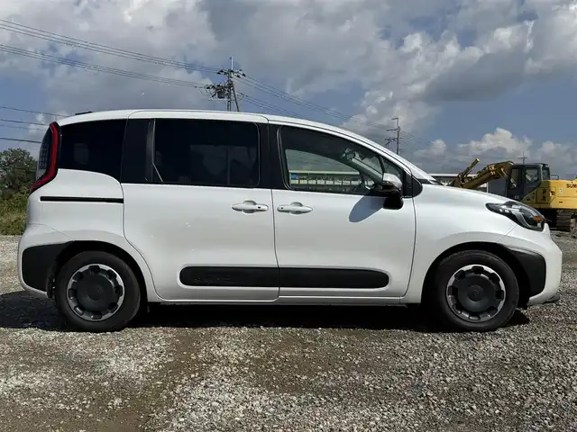 トヨタ シエンタ ハイブリッド Z 兵庫県 2025(令7)年 1.1万km プラチナホワイトパールマイカ ワンオーナー/10.5インチ純正ナビ/フルセグTV/パノラミックビューモニター/ビルトインETC/ドラレコ/両側パワースライドドア/ブラインドスポットモニター/オートハイビーム/レーダークルーズコントロール/レーンキープアシスト/LEDヘッドライト