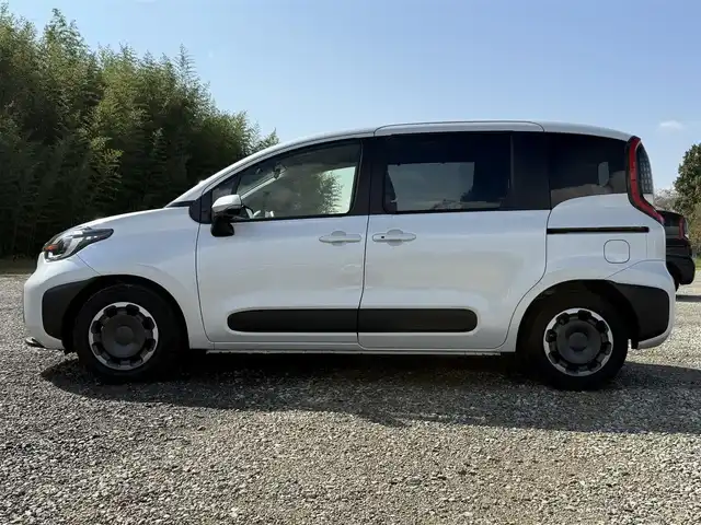 トヨタ シエンタ ハイブリッド Z 兵庫県 2025(令7)年 1.1万km プラチナホワイトパールマイカ ワンオーナー/10.5インチ純正ナビ/フルセグTV/パノラミックビューモニター/ビルトインETC/ドラレコ/両側パワースライドドア/ブラインドスポットモニター/オートハイビーム/レーダークルーズコントロール/レーンキープアシスト/LEDヘッドライト