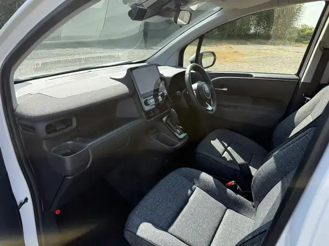 トヨタ シエンタ ハイブリッド Z 兵庫県 2025(令7)年 1.1万km プラチナホワイトパールマイカ ワンオーナー/10.5インチ純正ナビ/フルセグTV/パノラミックビューモニター/ビルトインETC/ドラレコ/両側パワースライドドア/ブラインドスポットモニター/オートハイビーム/レーダークルーズコントロール/レーンキープアシスト/LEDヘッドライト