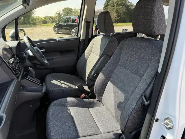 トヨタ シエンタ ハイブリッド Z 兵庫県 2025(令7)年 1.1万km プラチナホワイトパールマイカ ワンオーナー/10.5インチ純正ナビ/フルセグTV/パノラミックビューモニター/ビルトインETC/ドラレコ/両側パワースライドドア/ブラインドスポットモニター/オートハイビーム/レーダークルーズコントロール/レーンキープアシスト/LEDヘッドライト