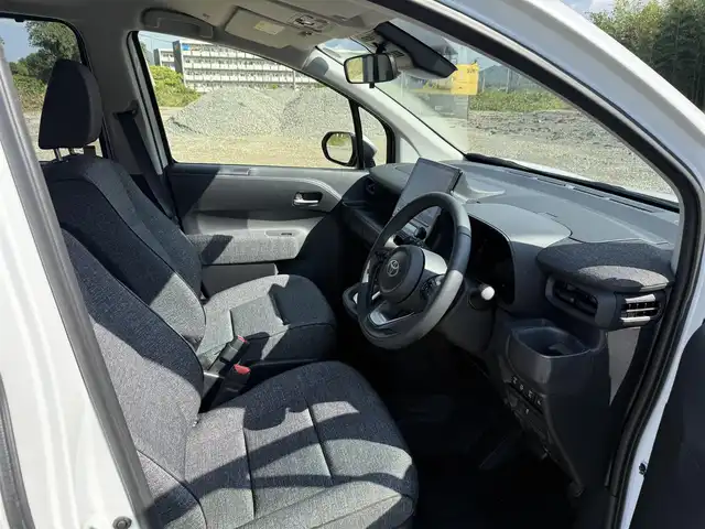 トヨタ シエンタ ハイブリッド Z 兵庫県 2025(令7)年 1.1万km プラチナホワイトパールマイカ ワンオーナー/10.5インチ純正ナビ/フルセグTV/パノラミックビューモニター/ビルトインETC/ドラレコ/両側パワースライドドア/ブラインドスポットモニター/オートハイビーム/レーダークルーズコントロール/レーンキープアシスト/LEDヘッドライト