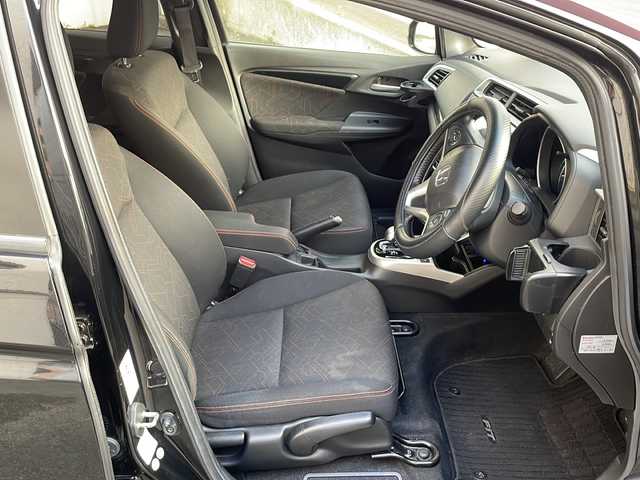 ホンダ フィット ハイブリット Sパッケージ 宮崎県 2014(平26)年 6.8万km クリスタルブラックパール ＳＤナビ　前後ドライブレコーダー　ＥＴＣ Bluetooth バックカメラ フルセグTV USB入力端子 クルーズコントロール（追尾なし) LEDライト HDMI搭載 電動格納ミラー オートライト 純正フロアマット 純正アルミホイール 取扱説明書 保証書