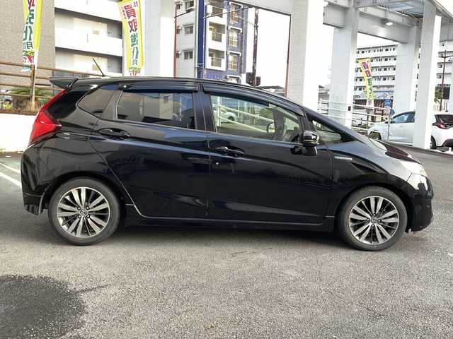 ホンダ フィット ハイブリット Sパッケージ 宮崎県 2014(平26)年 6.8万km クリスタルブラックパール ＳＤナビ　前後ドライブレコーダー　ＥＴＣ Bluetooth バックカメラ フルセグTV USB入力端子 クルーズコントロール（追尾なし) LEDライト HDMI搭載 電動格納ミラー オートライト 純正フロアマット 純正アルミホイール 取扱説明書 保証書