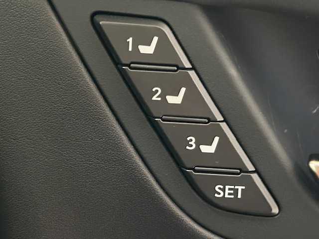 レクサス ＬＸ 570 宮城県 2015(平27)年 5.5万km ブラック ４WD/サンルーフ/モデリスタエアロ/マークレビンソン/レクサスセーフティーシステム＋/・プリクラッシュセーフティ/・レーダークルーズコントロール/・レーントレーシングアシスト/・ロードサインアシスト/・ドライバー異常時対応システム/・レーンディパーチャーアラート/・レーンチェンジアシスト/・発進遅れ告知機能/・フロントクロストラフィックアラート/・ブラインドスポットモニター/・ヘッドアップディスプレイ/純正ナビ/・フルセグTV/Bluetooth/CD/DVD/・全方位カメラ/・ビルドインETC２．０/・リアエンターテイメント/・ドライブレコーダー/電動リアゲート/電子パーキング/・オートホールド/本革シート/・シートメモリー/・パワーシート/・シートヒーター/・エアシート/ウッドコンビハンドル/・ステアリングスイッチ/・ハンドルヒーター/純正フロアマット/・純正アルミホイール/置くだけ充電/・１００V充電/プッシュスタート/・スマートキー/LEDヘッドライト/・オートライト