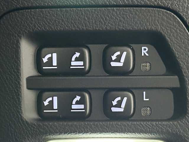 レクサス ＬＸ 570 宮城県 2015(平27)年 5.5万km ブラック ４WD/サンルーフ/モデリスタエアロ/マークレビンソン/レクサスセーフティーシステム＋/・プリクラッシュセーフティ/・レーダークルーズコントロール/・レーントレーシングアシスト/・ロードサインアシスト/・ドライバー異常時対応システム/・レーンディパーチャーアラート/・レーンチェンジアシスト/・発進遅れ告知機能/・フロントクロストラフィックアラート/・ブラインドスポットモニター/・ヘッドアップディスプレイ/純正ナビ/・フルセグTV/Bluetooth/CD/DVD/・全方位カメラ/・ビルドインETC２．０/・リアエンターテイメント/・ドライブレコーダー/電動リアゲート/電子パーキング/・オートホールド/本革シート/・シートメモリー/・パワーシート/・シートヒーター/・エアシート/ウッドコンビハンドル/・ステアリングスイッチ/・ハンドルヒーター/純正フロアマット/・純正アルミホイール/置くだけ充電/・１００V充電/プッシュスタート/・スマートキー/LEDヘッドライト/・オートライト