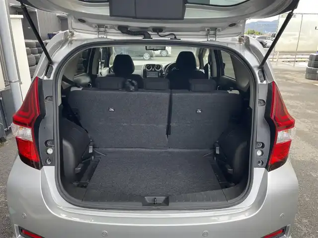 日産 ノート e－パワー X Vセレクション 滋賀県 2020(令2)年 3.6万km ブリリアントシルバー 社外7インチナビ/【Bluetooth/CD/DVD/フルセグTV】/全方位カメラ/クリアランスソナー/レーンキープアシスト/衝突軽減ブレーキ/デジタルインナーミラー/ETC2.0/純正フロアマット/プッシュスタート/スマートキー/ステアリングリモコン