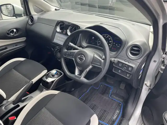 日産 ノート e－パワー X Vセレクション 滋賀県 2020(令2)年 3.6万km ブリリアントシルバー 社外7インチナビ/【Bluetooth/CD/DVD/フルセグTV】/全方位カメラ/クリアランスソナー/レーンキープアシスト/衝突軽減ブレーキ/デジタルインナーミラー/ETC2.0/純正フロアマット/プッシュスタート/スマートキー/ステアリングリモコン
