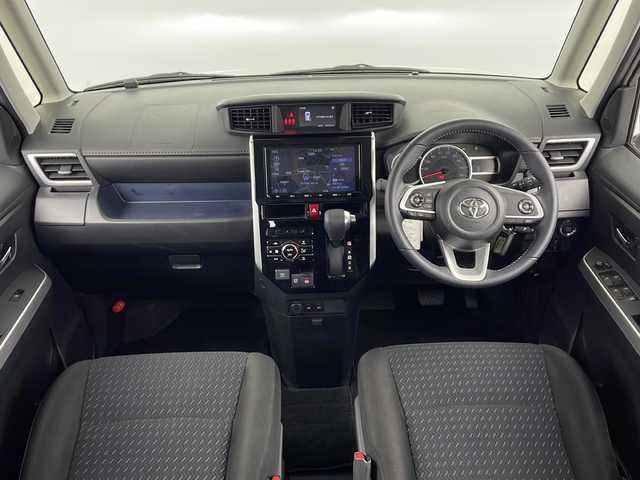 トヨタ ルーミー カスタムG－T 愛知県 2023(令5)年 4万km パールホワイトⅢ 純正ナビ(NSZT-Y68T)/バックカメラ/両側パワースライドドア/フルセグTV・Bluetooth・CD・AM・FM/ETC2.0/前ドライブレコーダー/純正15インチアルミホイール/スマートアシスト/衝突回避支援ブレーキ/衝突警報/車線逸脱警報/露側逸脱警報/ふらつき警報/ブレーキ制御付誤発進抑制(前方・後方)/先行車発進お知らせ/アダプティブドライビングビーム/LEDヘッドライト/オートライト/フロントフォグランプ/サイドビューランプ/標識認識/前後コーナーセンサー/全車速追従機能付ACC(停止保持機能あり)/横滑り防止/アイドリングストップ/ヒルスタートアシスト/ファブリックシート/運転席助手席シートヒーター/純正フロアマット/革巻きステアリング/シートバックテーブル×2/リヤサンシェード/充電用USB/電子パーキングブレーキ/ブレーキホールド/スマートキー/プッシュスタート/スペアキー1本/取扱説明書・ナビ説明書