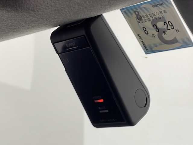 トヨタ ルーミー カスタムG－T 愛知県 2023(令5)年 4万km パールホワイトⅢ 純正ナビ(NSZT-Y68T)/バックカメラ/両側パワースライドドア/フルセグTV・Bluetooth・CD・AM・FM/ETC2.0/前ドライブレコーダー/純正15インチアルミホイール/スマートアシスト/衝突回避支援ブレーキ/衝突警報/車線逸脱警報/露側逸脱警報/ふらつき警報/ブレーキ制御付誤発進抑制(前方・後方)/先行車発進お知らせ/アダプティブドライビングビーム/LEDヘッドライト/オートライト/フロントフォグランプ/サイドビューランプ/標識認識/前後コーナーセンサー/全車速追従機能付ACC(停止保持機能あり)/横滑り防止/アイドリングストップ/ヒルスタートアシスト/ファブリックシート/運転席助手席シートヒーター/純正フロアマット/革巻きステアリング/シートバックテーブル×2/リヤサンシェード/充電用USB/電子パーキングブレーキ/ブレーキホールド/スマートキー/プッシュスタート/スペアキー1本/取扱説明書・ナビ説明書