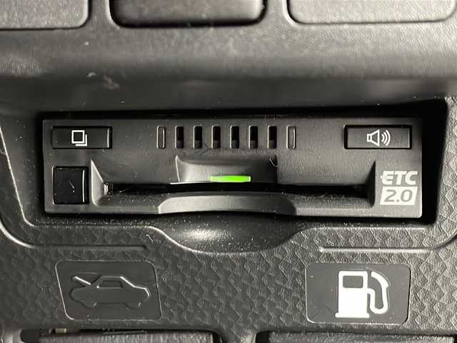 トヨタ ルーミー カスタムG－T 愛知県 2023(令5)年 4万km パールホワイトⅢ 純正ナビ(NSZT-Y68T)/バックカメラ/両側パワースライドドア/フルセグTV・Bluetooth・CD・AM・FM/ETC2.0/前ドライブレコーダー/純正15インチアルミホイール/スマートアシスト/衝突回避支援ブレーキ/衝突警報/車線逸脱警報/露側逸脱警報/ふらつき警報/ブレーキ制御付誤発進抑制(前方・後方)/先行車発進お知らせ/アダプティブドライビングビーム/LEDヘッドライト/オートライト/フロントフォグランプ/サイドビューランプ/標識認識/前後コーナーセンサー/全車速追従機能付ACC(停止保持機能あり)/横滑り防止/アイドリングストップ/ヒルスタートアシスト/ファブリックシート/運転席助手席シートヒーター/純正フロアマット/革巻きステアリング/シートバックテーブル×2/リヤサンシェード/充電用USB/電子パーキングブレーキ/ブレーキホールド/スマートキー/プッシュスタート/スペアキー1本/取扱説明書・ナビ説明書