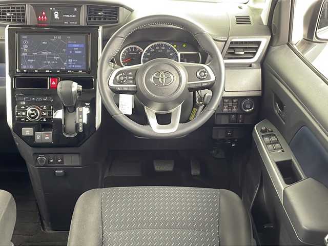 トヨタ ルーミー カスタムG－T 愛知県 2023(令5)年 4万km パールホワイトⅢ 純正ナビ(NSZT-Y68T)/バックカメラ/両側パワースライドドア/フルセグTV・Bluetooth・CD・AM・FM/ETC2.0/前ドライブレコーダー/純正15インチアルミホイール/スマートアシスト/衝突回避支援ブレーキ/衝突警報/車線逸脱警報/露側逸脱警報/ふらつき警報/ブレーキ制御付誤発進抑制(前方・後方)/先行車発進お知らせ/アダプティブドライビングビーム/LEDヘッドライト/オートライト/フロントフォグランプ/サイドビューランプ/標識認識/前後コーナーセンサー/全車速追従機能付ACC(停止保持機能あり)/横滑り防止/アイドリングストップ/ヒルスタートアシスト/ファブリックシート/運転席助手席シートヒーター/純正フロアマット/革巻きステアリング/シートバックテーブル×2/リヤサンシェード/充電用USB/電子パーキングブレーキ/ブレーキホールド/スマートキー/プッシュスタート/スペアキー1本/取扱説明書・ナビ説明書