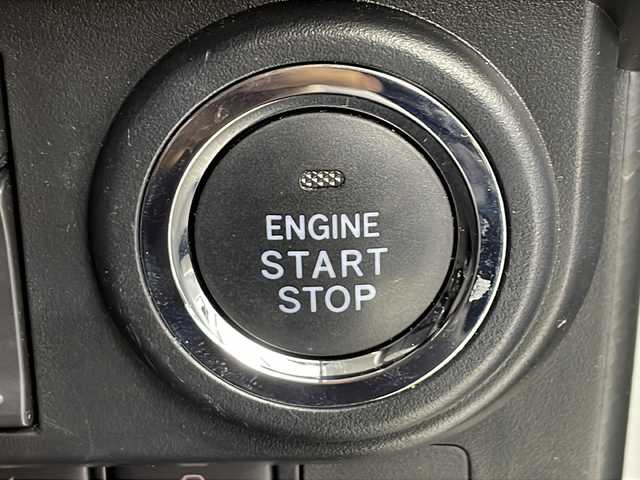 トヨタ ルーミー カスタムG－T 愛知県 2023(令5)年 4万km パールホワイトⅢ 純正ナビ(NSZT-Y68T)/バックカメラ/両側パワースライドドア/フルセグTV・Bluetooth・CD・AM・FM/ETC2.0/前ドライブレコーダー/純正15インチアルミホイール/スマートアシスト/衝突回避支援ブレーキ/衝突警報/車線逸脱警報/露側逸脱警報/ふらつき警報/ブレーキ制御付誤発進抑制(前方・後方)/先行車発進お知らせ/アダプティブドライビングビーム/LEDヘッドライト/オートライト/フロントフォグランプ/サイドビューランプ/標識認識/前後コーナーセンサー/全車速追従機能付ACC(停止保持機能あり)/横滑り防止/アイドリングストップ/ヒルスタートアシスト/ファブリックシート/運転席助手席シートヒーター/純正フロアマット/革巻きステアリング/シートバックテーブル×2/リヤサンシェード/充電用USB/電子パーキングブレーキ/ブレーキホールド/スマートキー/プッシュスタート/スペアキー1本/取扱説明書・ナビ説明書