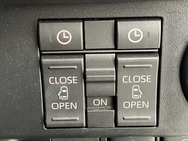 トヨタ ルーミー カスタムG－T 愛知県 2023(令5)年 4万km パールホワイトⅢ 純正ナビ(NSZT-Y68T)/バックカメラ/両側パワースライドドア/フルセグTV・Bluetooth・CD・AM・FM/ETC2.0/前ドライブレコーダー/純正15インチアルミホイール/スマートアシスト/衝突回避支援ブレーキ/衝突警報/車線逸脱警報/露側逸脱警報/ふらつき警報/ブレーキ制御付誤発進抑制(前方・後方)/先行車発進お知らせ/アダプティブドライビングビーム/LEDヘッドライト/オートライト/フロントフォグランプ/サイドビューランプ/標識認識/前後コーナーセンサー/全車速追従機能付ACC(停止保持機能あり)/横滑り防止/アイドリングストップ/ヒルスタートアシスト/ファブリックシート/運転席助手席シートヒーター/純正フロアマット/革巻きステアリング/シートバックテーブル×2/リヤサンシェード/充電用USB/電子パーキングブレーキ/ブレーキホールド/スマートキー/プッシュスタート/スペアキー1本/取扱説明書・ナビ説明書