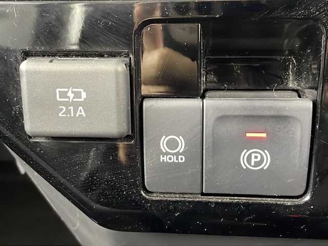 トヨタ ルーミー カスタムG－T 愛知県 2023(令5)年 4万km パールホワイトⅢ 純正ナビ(NSZT-Y68T)/バックカメラ/両側パワースライドドア/フルセグTV・Bluetooth・CD・AM・FM/ETC2.0/前ドライブレコーダー/純正15インチアルミホイール/スマートアシスト/衝突回避支援ブレーキ/衝突警報/車線逸脱警報/露側逸脱警報/ふらつき警報/ブレーキ制御付誤発進抑制(前方・後方)/先行車発進お知らせ/アダプティブドライビングビーム/LEDヘッドライト/オートライト/フロントフォグランプ/サイドビューランプ/標識認識/前後コーナーセンサー/全車速追従機能付ACC(停止保持機能あり)/横滑り防止/アイドリングストップ/ヒルスタートアシスト/ファブリックシート/運転席助手席シートヒーター/純正フロアマット/革巻きステアリング/シートバックテーブル×2/リヤサンシェード/充電用USB/電子パーキングブレーキ/ブレーキホールド/スマートキー/プッシュスタート/スペアキー1本/取扱説明書・ナビ説明書