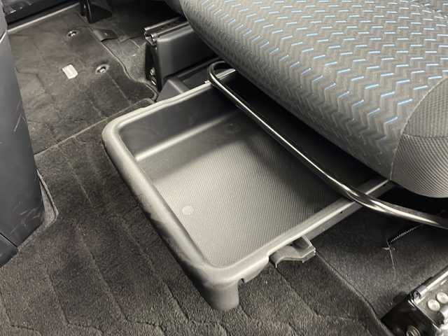 トヨタ ルーミー カスタムG－T 愛知県 2023(令5)年 4万km パールホワイトⅢ 純正ナビ(NSZT-Y68T)/バックカメラ/両側パワースライドドア/フルセグTV・Bluetooth・CD・AM・FM/ETC2.0/前ドライブレコーダー/純正15インチアルミホイール/スマートアシスト/衝突回避支援ブレーキ/衝突警報/車線逸脱警報/露側逸脱警報/ふらつき警報/ブレーキ制御付誤発進抑制(前方・後方)/先行車発進お知らせ/アダプティブドライビングビーム/LEDヘッドライト/オートライト/フロントフォグランプ/サイドビューランプ/標識認識/前後コーナーセンサー/全車速追従機能付ACC(停止保持機能あり)/横滑り防止/アイドリングストップ/ヒルスタートアシスト/ファブリックシート/運転席助手席シートヒーター/純正フロアマット/革巻きステアリング/シートバックテーブル×2/リヤサンシェード/充電用USB/電子パーキングブレーキ/ブレーキホールド/スマートキー/プッシュスタート/スペアキー1本/取扱説明書・ナビ説明書