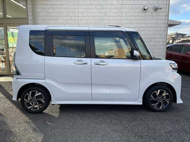 ダイハツ タント カスタム X 大分県 2022(令4)年 1.5万km シャイニングホワイトパール 社外メモリナビ CN-HA02WD/【フルセグ/DVD/BTオーディオ】/バックカメラ/両側パワースライドドア/ブラックハーフレザー調シート/純正14インチアルミホイール/スマートアシスト/クリアランスソナー/充電用USBソケット/電動パーキングブレーキ/前席シートヒーター/ETC/LEDヘッドライト/LEDフォグランプ/オートライト/ウインカーミラー/ステアリングリモコン/チルトステアリング/エンジンプッシュスタート/横滑り防止装置/アイドリングストップ/運転席シートリフター/リアプライバシーガラス/ドアバイザー/フロアマット/オートリトラミラー/カーテン＆サイド＆Wエアバッグ/ABS/スマートキー×2/保証書/車両取説