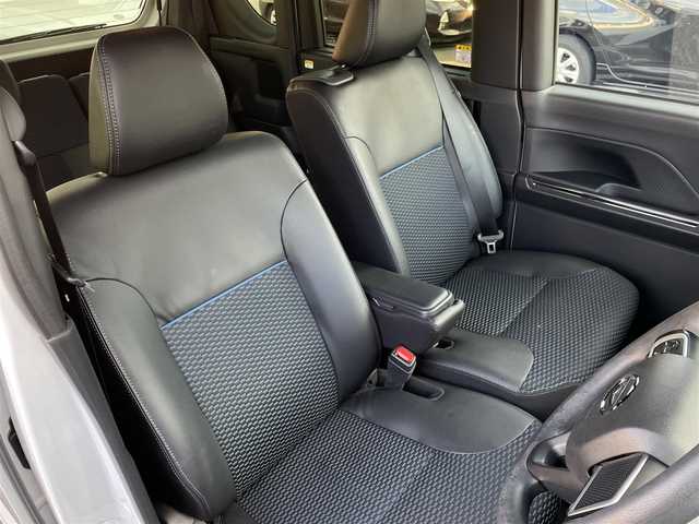 ダイハツ タント カスタム X 大分県 2022(令4)年 1.5万km シャイニングホワイトパール 社外メモリナビ CN-HA02WD/【フルセグ/DVD/BTオーディオ】/バックカメラ/両側パワースライドドア/ブラックハーフレザー調シート/純正14インチアルミホイール/スマートアシスト/クリアランスソナー/充電用USBソケット/電動パーキングブレーキ/前席シートヒーター/ETC/LEDヘッドライト/LEDフォグランプ/オートライト/ウインカーミラー/ステアリングリモコン/チルトステアリング/エンジンプッシュスタート/横滑り防止装置/アイドリングストップ/運転席シートリフター/リアプライバシーガラス/ドアバイザー/フロアマット/オートリトラミラー/カーテン＆サイド＆Wエアバッグ/ABS/スマートキー×2/保証書/車両取説