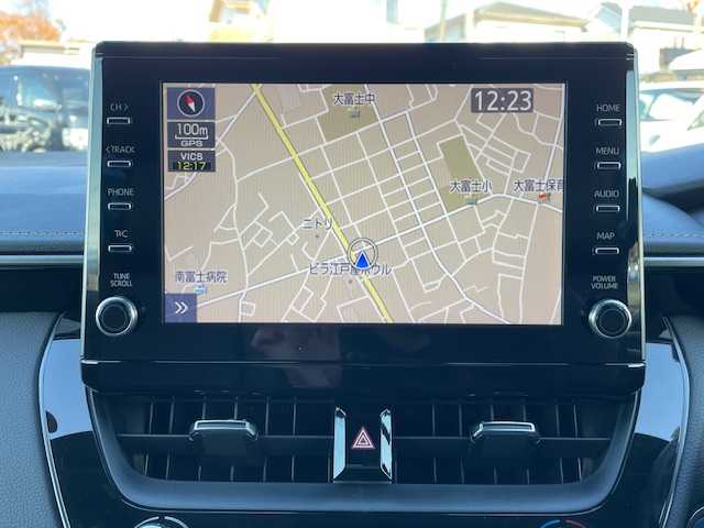 トヨタ カローラ ハイブリット ダブルバイビー 静岡県 2020(令2)年 2.6万km スパークリングブラックパールクリスタルシャイン ●純正ディスプレイオーディオ（ナビ機能付き）/(フルセグ/Bluetooth)/●ハーフレザーシート/●前席シートヒーター/●バックカメラ/●レーダークルーズコントロール/●プリクラッシュセーフティ/●レーンキープアシスト/●前後クリアランスソナー/●電動パーキングブレーキ/●オートブレーキホールド/●LEDヘッドライト＆フォグランプ/●オートライト/●オートマチックハイビーム/●革巻きステアリング/●ステアリングスイッチ/●ステアリングヒーター/●ETC2.0/●電動格納ウィンカーミラー/●レベライザー/●スマートキー/●プッシュスタート/●純正フロアマット/●純正17インチアルミホイール/●ダブル＋サイド＋ニーSRS＋ABS