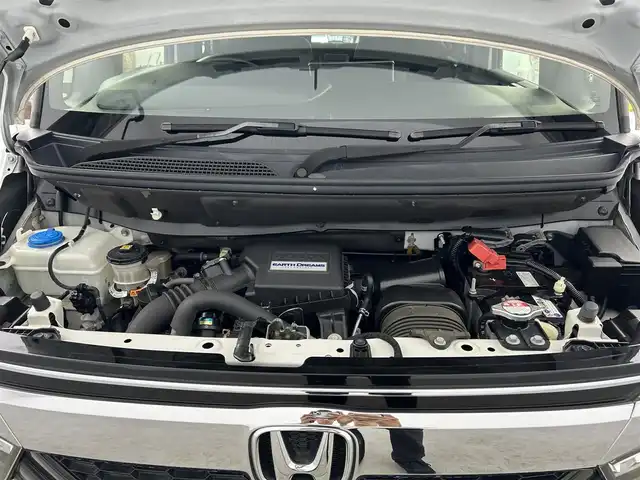 ホンダ Ｎ ＢＯＸ カスタム G L ターボ ホンダセンシング 千葉県 2018(平30)年 4万km プラチナホワイトパール ホンダセンシング/・衝突軽減ブレーキ/・レーンキープアシスト/・誤発進抑制機能/・オートハイビーム/社外8インチナビ/CD DVD BT フルセグTV/バックカメラ/両側パワースライドドア/レーダークルーズコントロール/パドルシフト/ハーフレザーシート/LEDオートライト/スマートキー/純正15インチアルミホイール/ETC