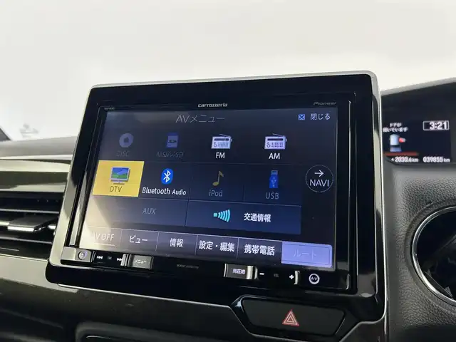 ホンダ Ｎ ＢＯＸ カスタム G L ターボ ホンダセンシング 千葉県 2018(平30)年 4万km プラチナホワイトパール ホンダセンシング/・衝突軽減ブレーキ/・レーンキープアシスト/・誤発進抑制機能/・オートハイビーム/社外8インチナビ/CD DVD BT フルセグTV/バックカメラ/両側パワースライドドア/レーダークルーズコントロール/パドルシフト/ハーフレザーシート/LEDオートライト/スマートキー/純正15インチアルミホイール/ETC