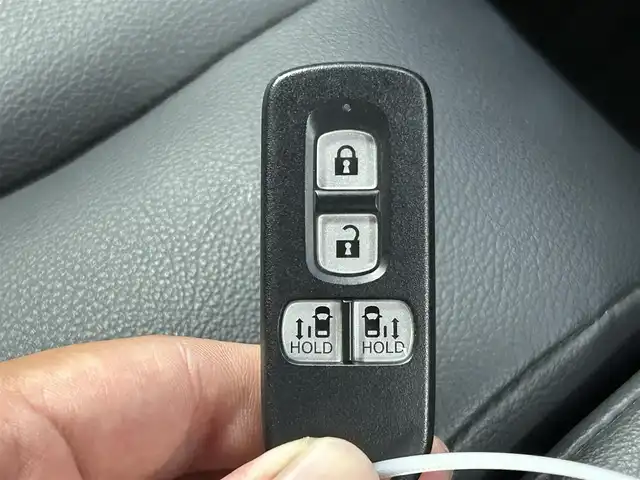 ホンダ Ｎ ＢＯＸ カスタム G L ターボ ホンダセンシング 千葉県 2018(平30)年 4万km プラチナホワイトパール ホンダセンシング/・衝突軽減ブレーキ/・レーンキープアシスト/・誤発進抑制機能/・オートハイビーム/社外8インチナビ/CD DVD BT フルセグTV/バックカメラ/両側パワースライドドア/レーダークルーズコントロール/パドルシフト/ハーフレザーシート/LEDオートライト/スマートキー/純正15インチアルミホイール/ETC