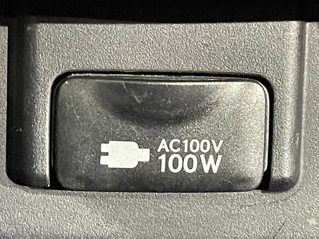 レクサス ＮＸ 300h バージョンL 愛知県 2018(平30)年 3.1万km ソニックチタニウム 純正１０インチナビ　/(AM/FM/CD・DVD再生/SD/USB/Bluetooth/フルセグTV/CarPlay）/ムーンルーフ　/マークレビンソンサウンド　/黒レザーシート/ブラインドスポットモニター　/ヘッドアップディスプレイ　/レクサスセーフティシステム　/　　-プリクラッシュセーフティ/　　-レーントレーニングアシスト/　　-オートマチックハイビーム/　　-レーダークルーズコントロール/　　-ロードサインアシスト/　　-先行車発進告知機能/シートベンチレーション/シートヒーター/ステアリングヒーター/ＡＣ１００Ｖ　/ビルトインＥＴＣ２．０　/バックカメラ/メモリー機能付パワーシート/電動格納セカンドシート/電動バックドア/クリアランスソナー/三眼LEDヘッドライト/LEDフォグランプ/純正フロアマット