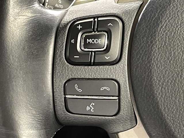 レクサス ＮＸ 300h バージョンL 愛知県 2018(平30)年 3.1万km ソニックチタニウム 純正１０インチナビ　/(AM/FM/CD・DVD再生/SD/USB/Bluetooth/フルセグTV/CarPlay）/ムーンルーフ　/マークレビンソンサウンド　/黒レザーシート/ブラインドスポットモニター　/ヘッドアップディスプレイ　/レクサスセーフティシステム　/　　-プリクラッシュセーフティ/　　-レーントレーニングアシスト/　　-オートマチックハイビーム/　　-レーダークルーズコントロール/　　-ロードサインアシスト/　　-先行車発進告知機能/シートベンチレーション/シートヒーター/ステアリングヒーター/ＡＣ１００Ｖ　/ビルトインＥＴＣ２．０　/バックカメラ/メモリー機能付パワーシート/電動格納セカンドシート/電動バックドア/クリアランスソナー/三眼LEDヘッドライト/LEDフォグランプ/純正フロアマット
